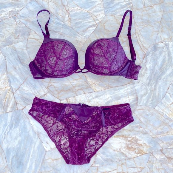 2 Pc Bombshell Set: 32C Bra and Small Panty Faux Leather Purple Red Lace RARE - Picture 14 of 14